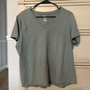 V-Neck T-Shirt in Soft Green